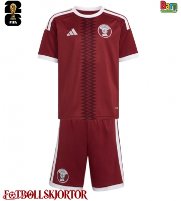 Qatar Hemmakläder Barn VM 2026 Kortärmad (+ Korta byxor)